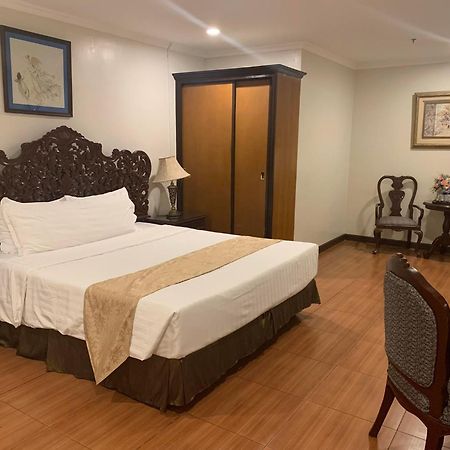 Crown Royale Hotel Balanga Exterior foto
