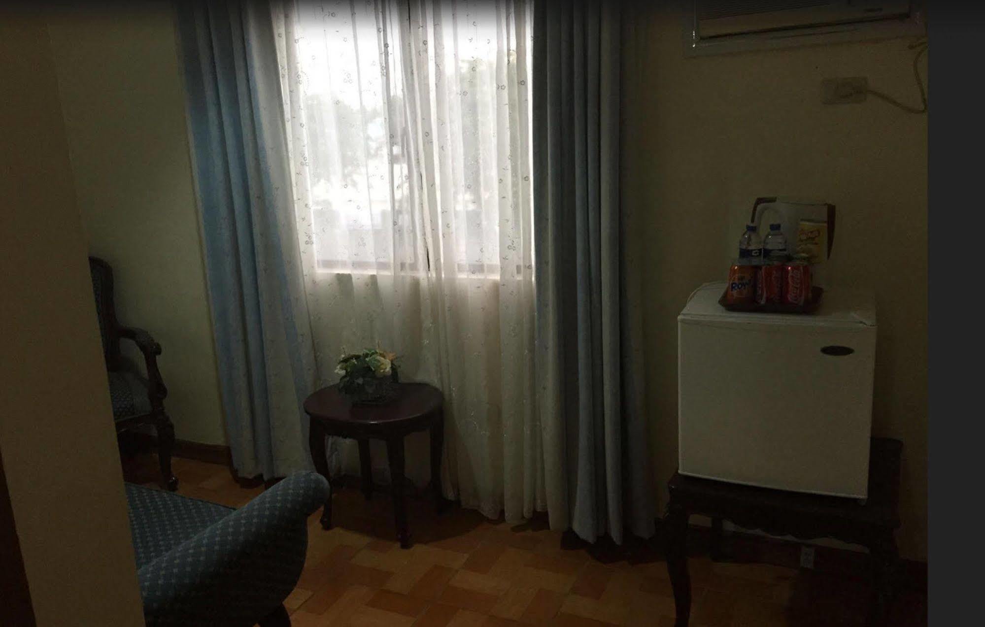 Crown Royale Hotel Balanga Exterior foto